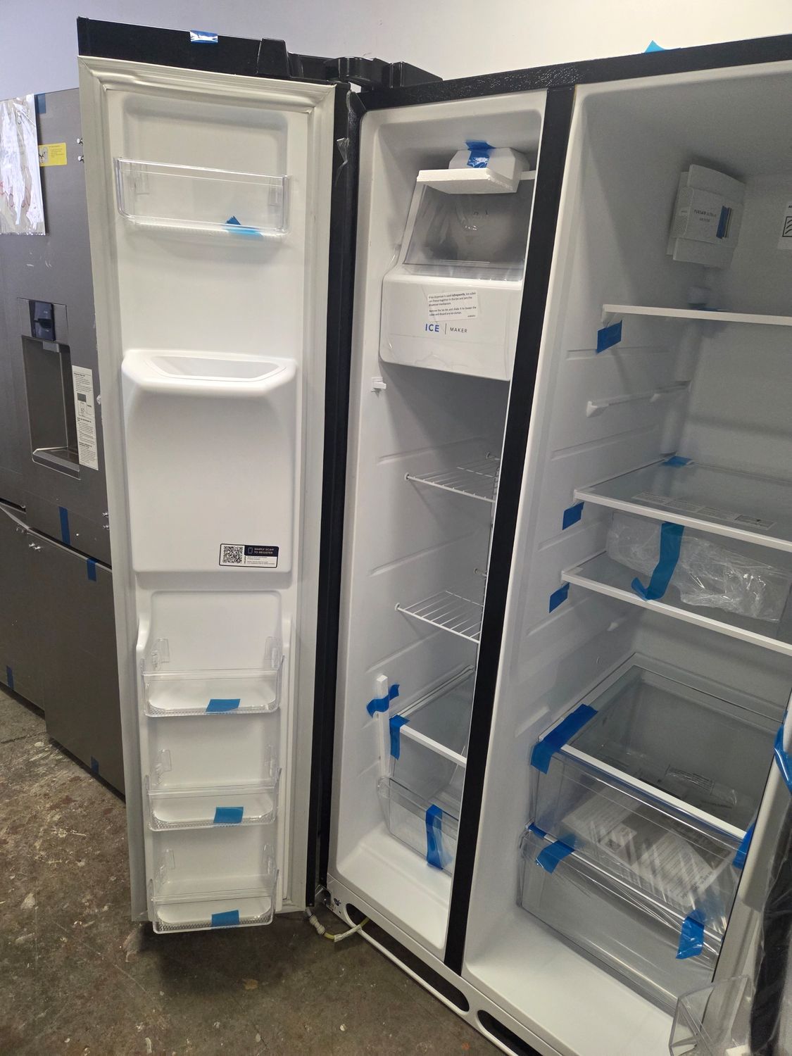 1567 4A54013341-FRSS2623AB Frigidaire® 36 in. 25.6 Cu. Ft. Black Side-by-Side Refrigerator