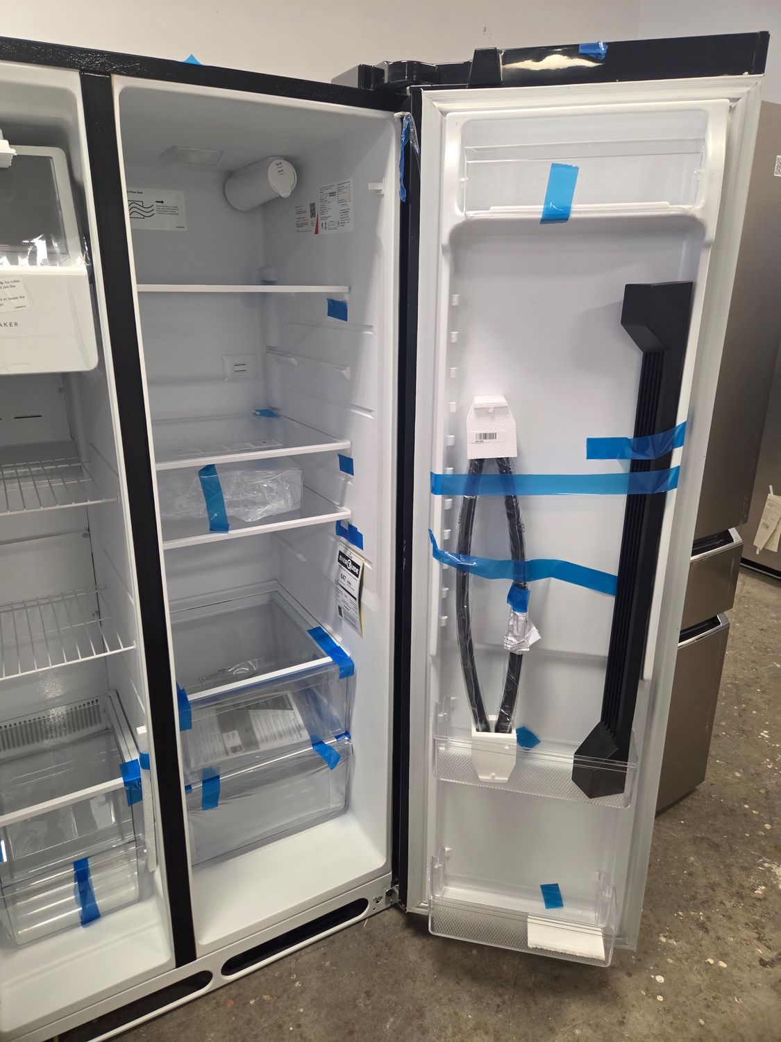 1567 4A54013341-FRSS2623AB Frigidaire® 36 in. 25.6 Cu. Ft. Black Side-by-Side Refrigerator