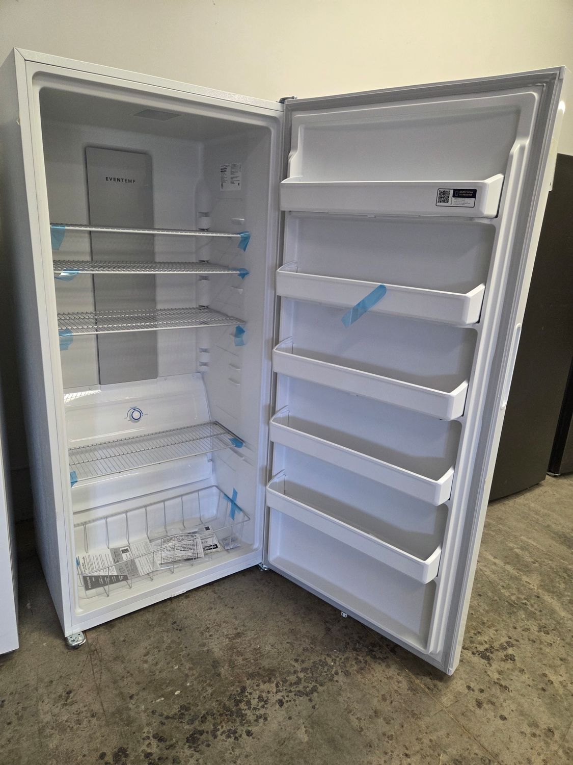 1551 BB53614885-FFUE2022AW Frigidaire® 20.0 Cu. Ft. White Upright Freezer
