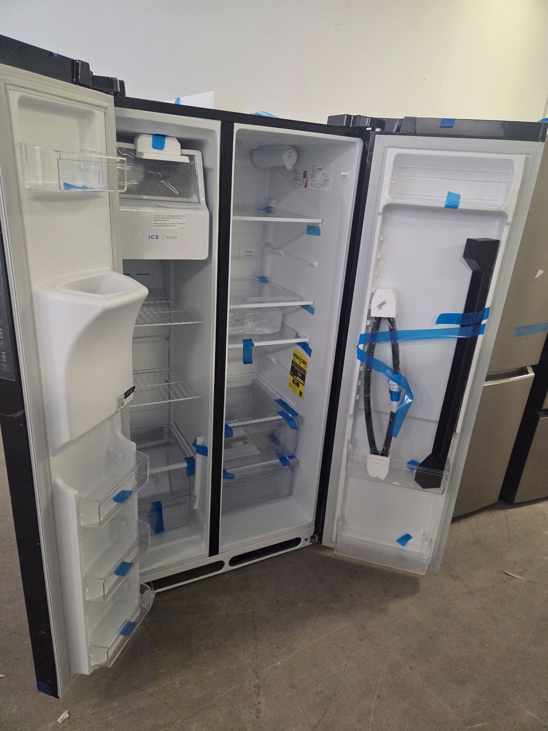 1566 4A53108848-FRSS2623AB Frigidaire® 36 in. 25.6 Cu. Ft. Black Side-by-Side Refrigerator