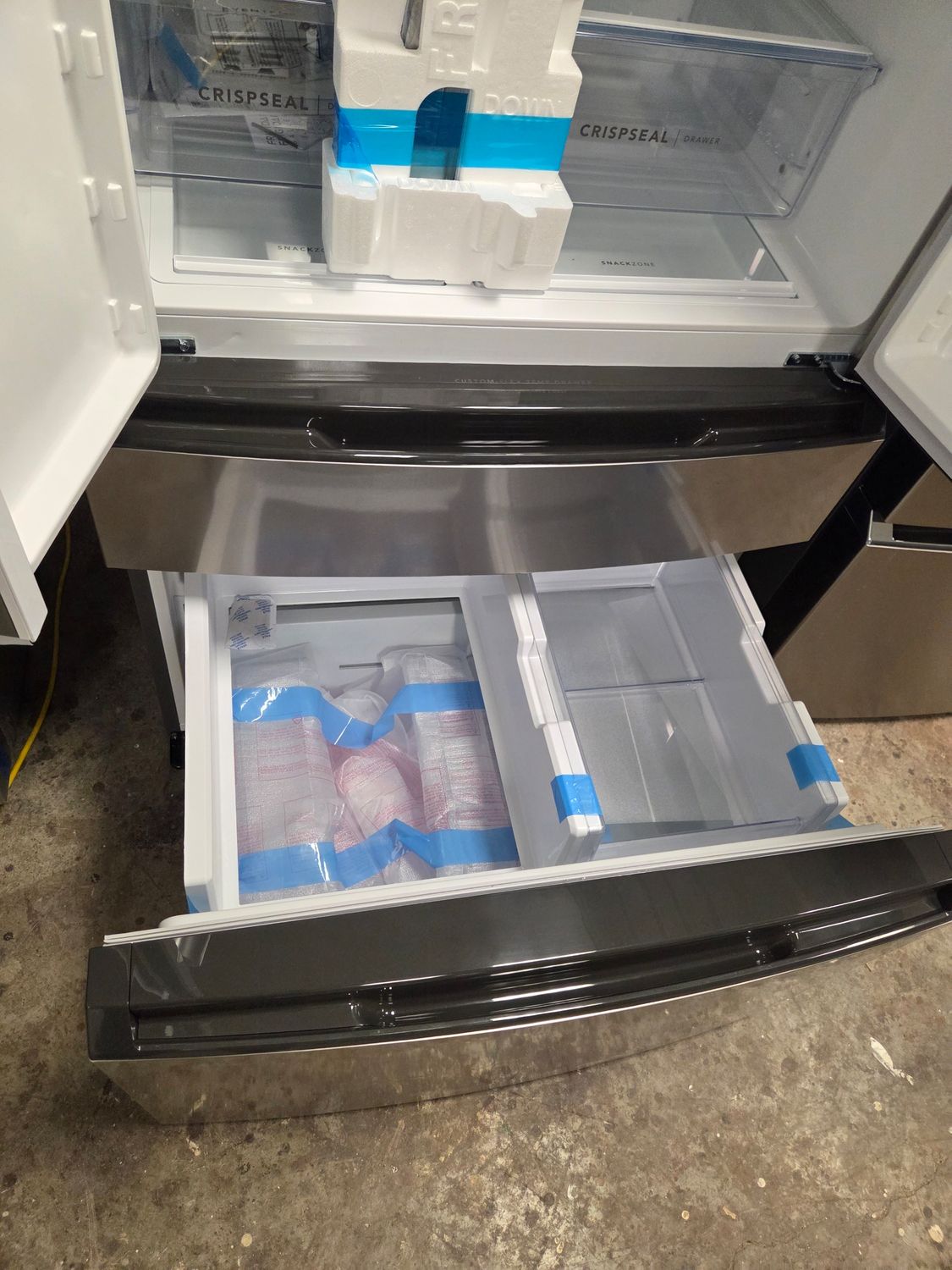 1611 FRMS274TAV Frigidaire 26 Cu. Ft. Standard-Depth 4-Door French Door Refrigerator 1K53076541