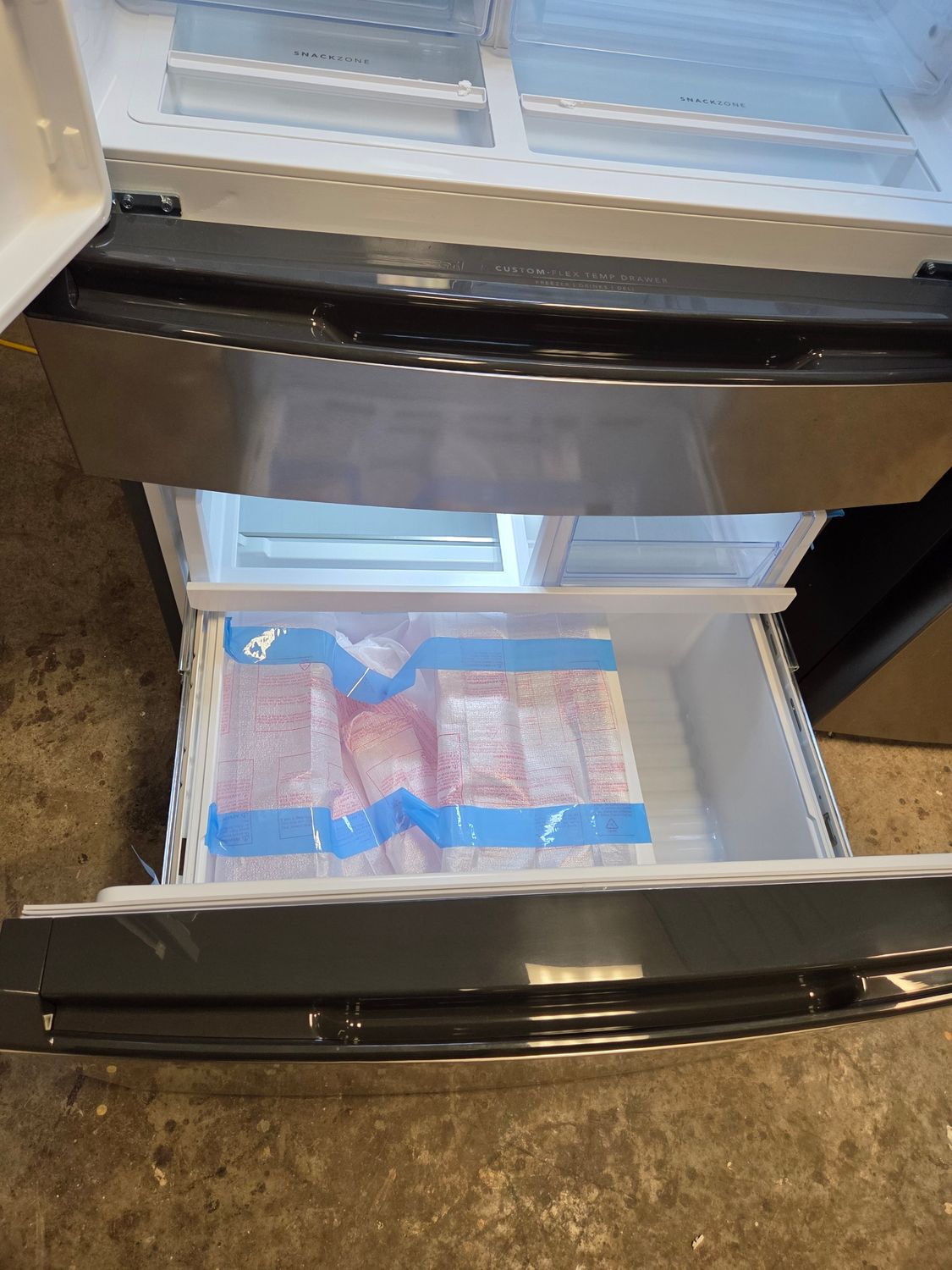 1611 FRMS274TAV Frigidaire 26 Cu. Ft. Standard-Depth 4-Door French Door Refrigerator 1K53076541