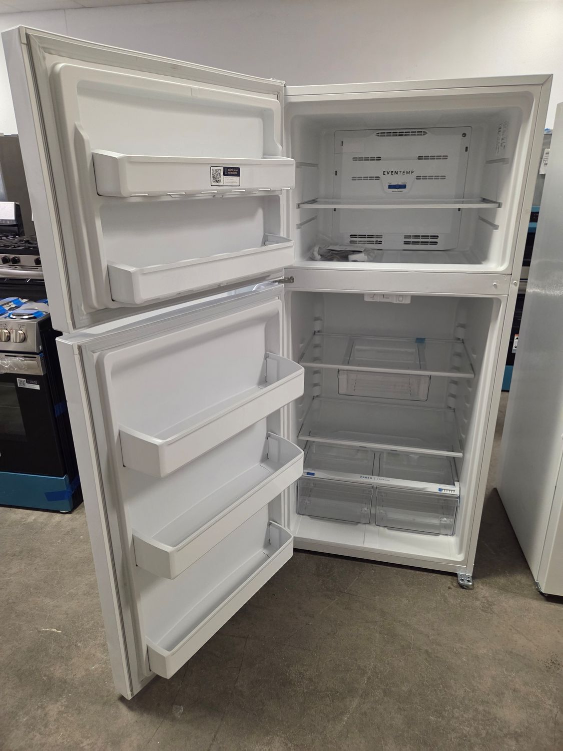 1603 FFTR1835VW Frigidaire® 30 in. 18.3 Cu. Ft. White Top Freezer Refrigerator BA60506061