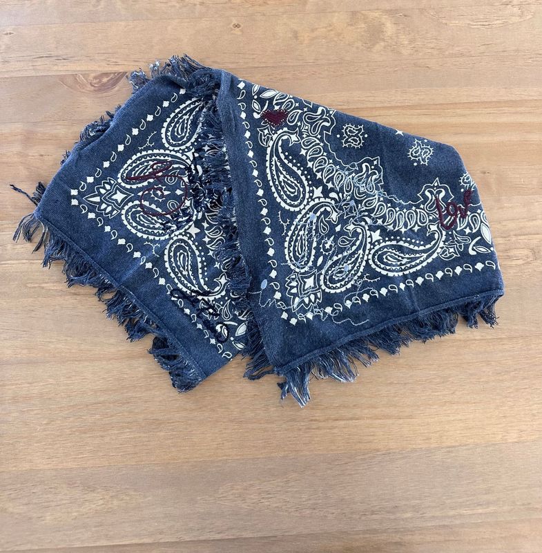 Echarpe Leya brodée