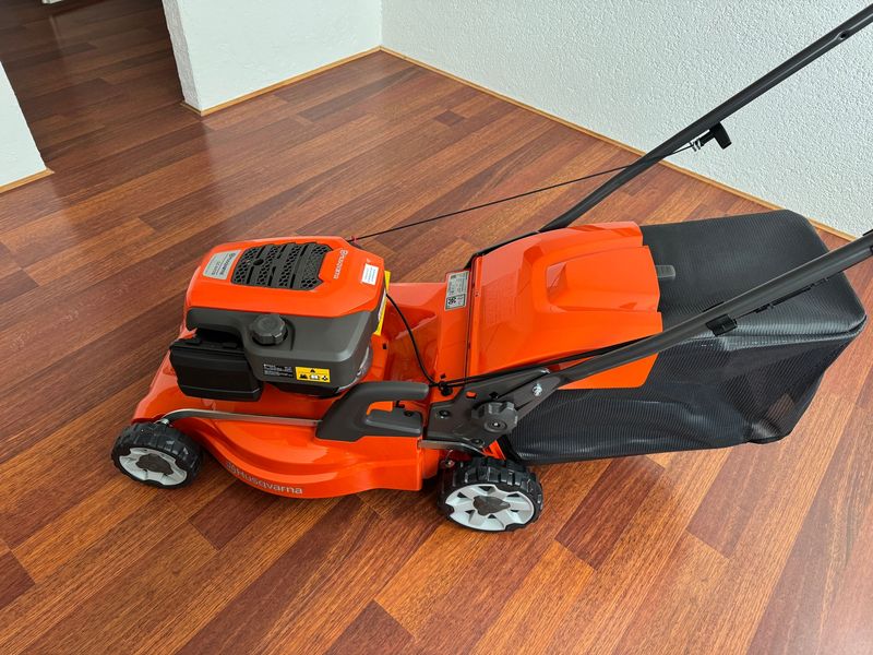 Husqvarna Rasenmäher LC247S