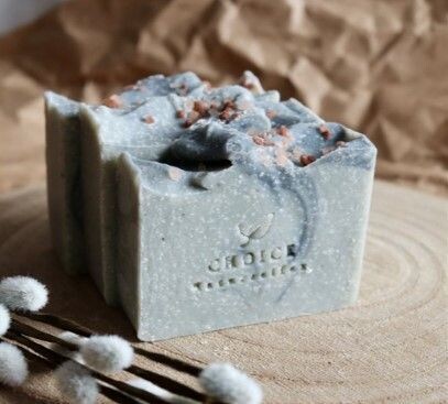 Natuurlijke zeep 
met Himalayazout,
"Tea Tree"  
vegan, palmolievrij
