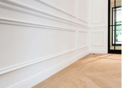 Eine klassische Wandleiste P8050