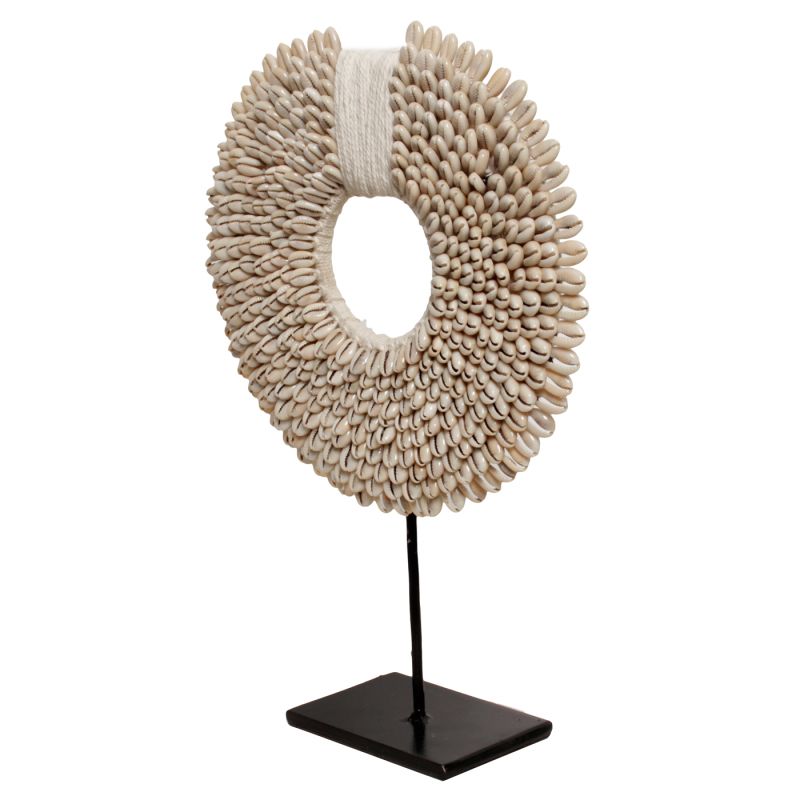 H1 Kleine Muschelhalskette Auf Ständer