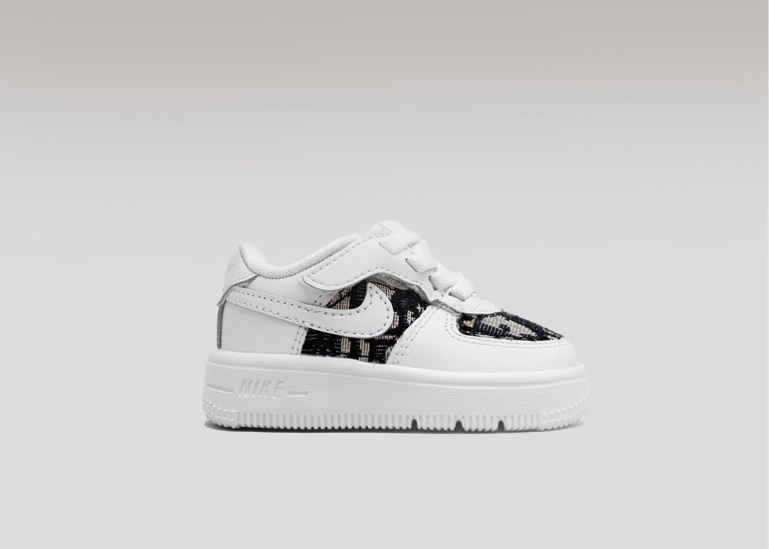 test shoe using 1500 x 1072 px