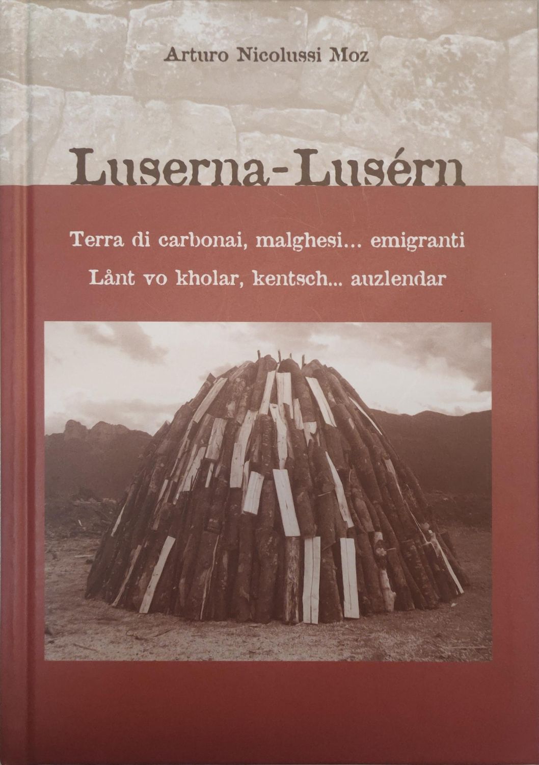 Luserna terra di carbonai, malghesi... emigranti. / Lusérn lånt vo kholar, kentsch... auzlendar