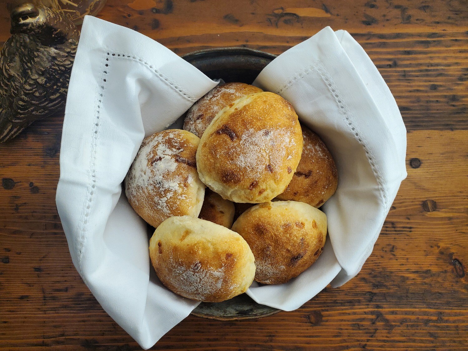Garlic Ricotta Dinner Rolls (8 Pack)