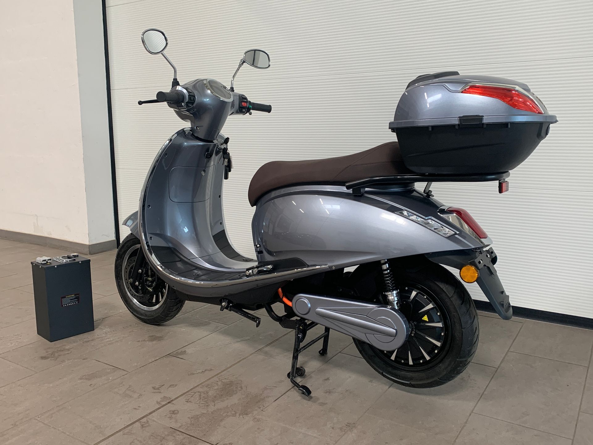 Elektro-Roller Dreems moon x L3e 90 km/h solid grey