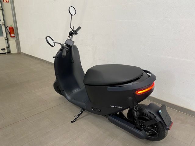 Elektro-Roller Unu Pro L1E 45 km/h matt black