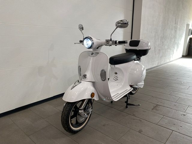 Elektro-Roller Dreems amalfi L1e 45 km/h clear white Elektro-Roller Dreems amalfi L1e 45 km/h clear white