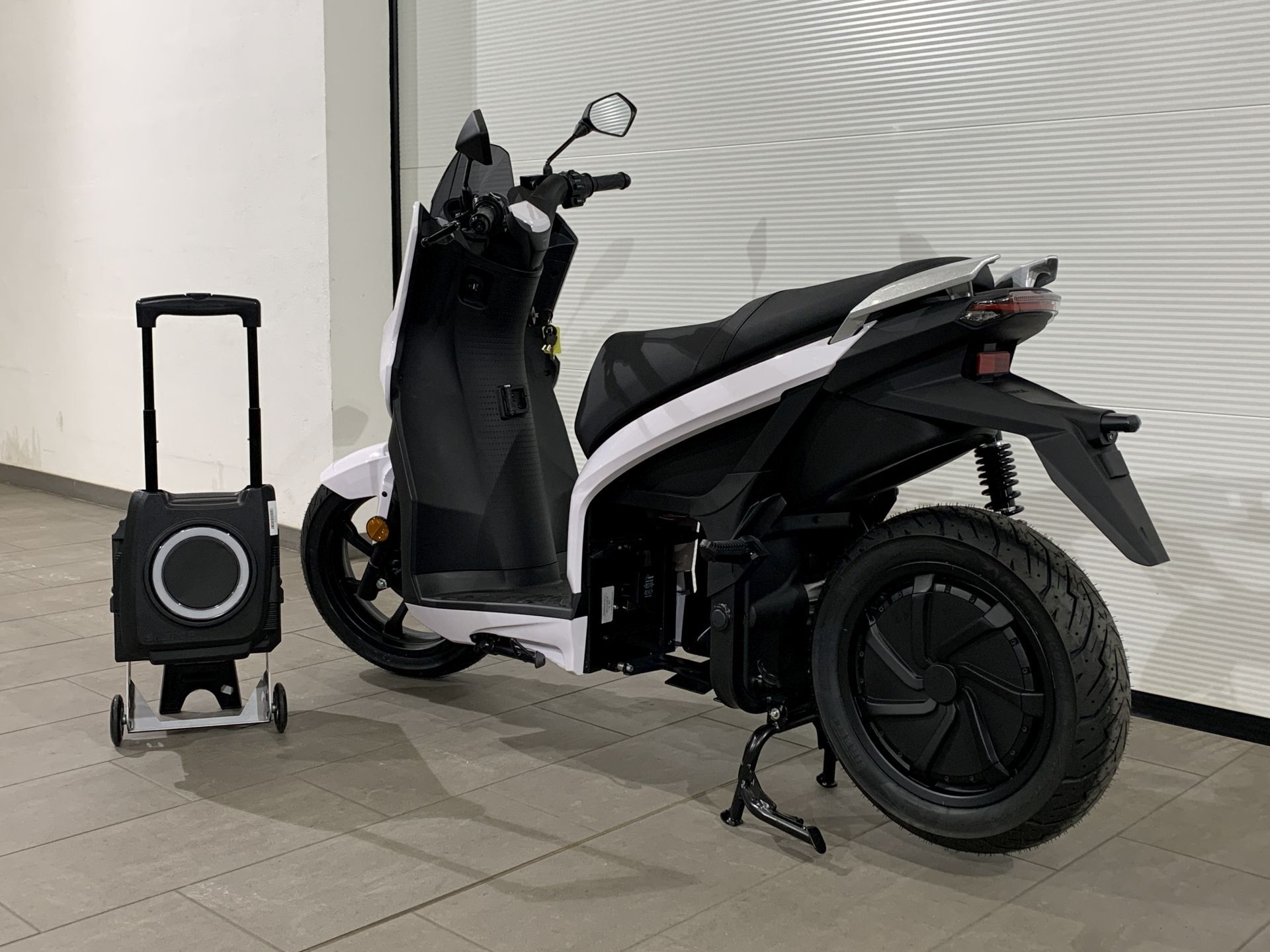 Elektro-Roller Silence S01 Connected L3e 95 km/h weiß Vorführ-Roller