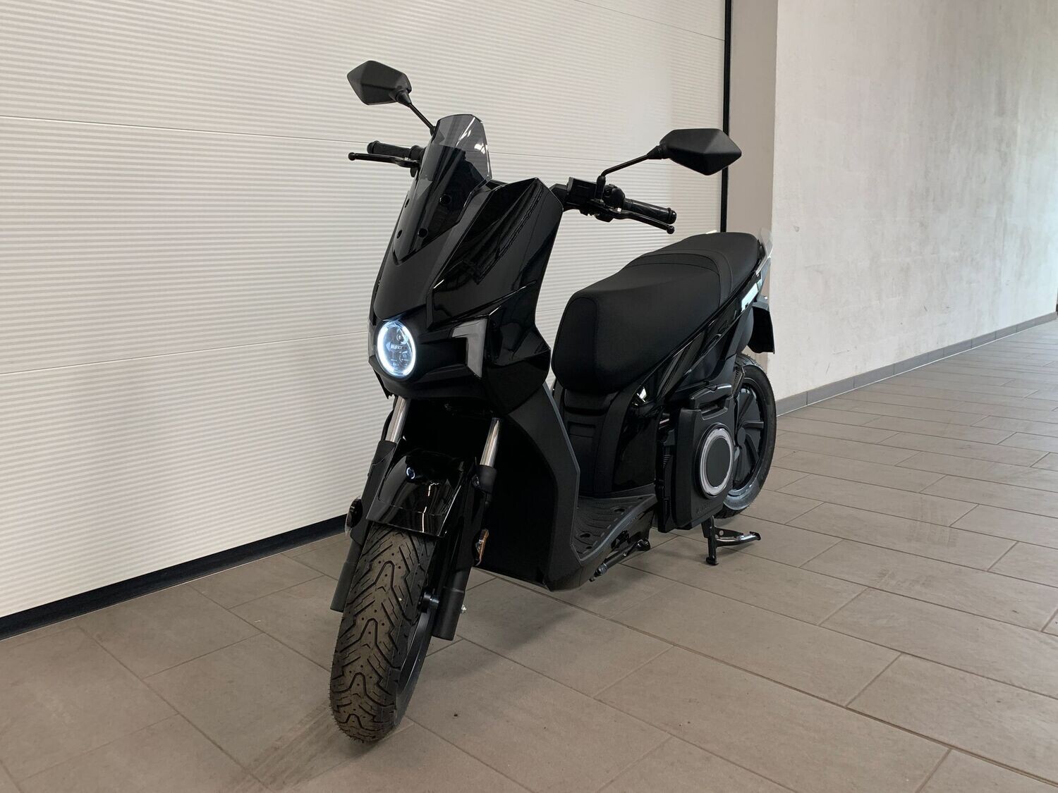 Elektro-Roller Silence S01 Connected L1e 45 km/h schwarz