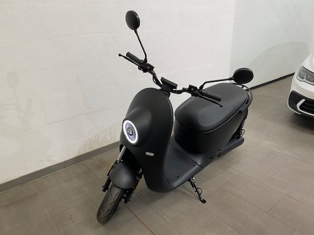 Elektro-Roller Unu Pro L1E 45 km/h matt black