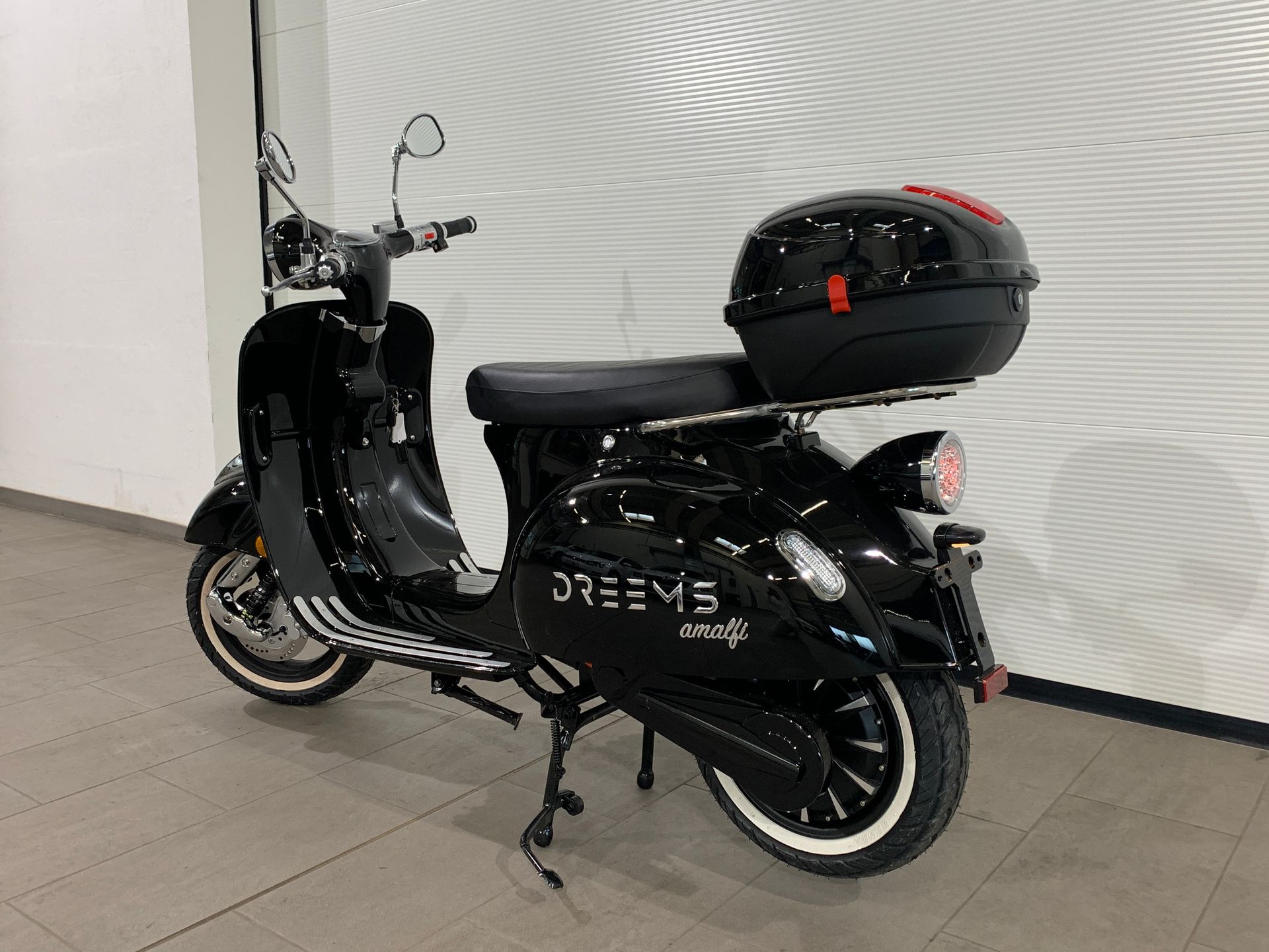 Elektro-Roller Dreems amalfi L1e 45 km/h glossy black