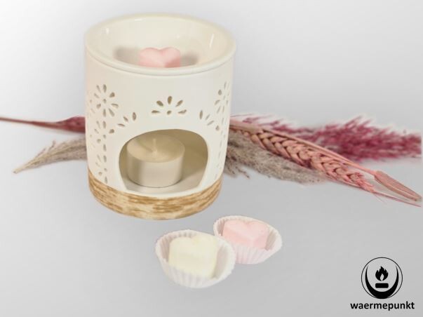 Set  Duftmelts Vanille Herzen mit schönem Stövchen und 4 Rapswachs Teelichter mit kompostierbarer Hülle