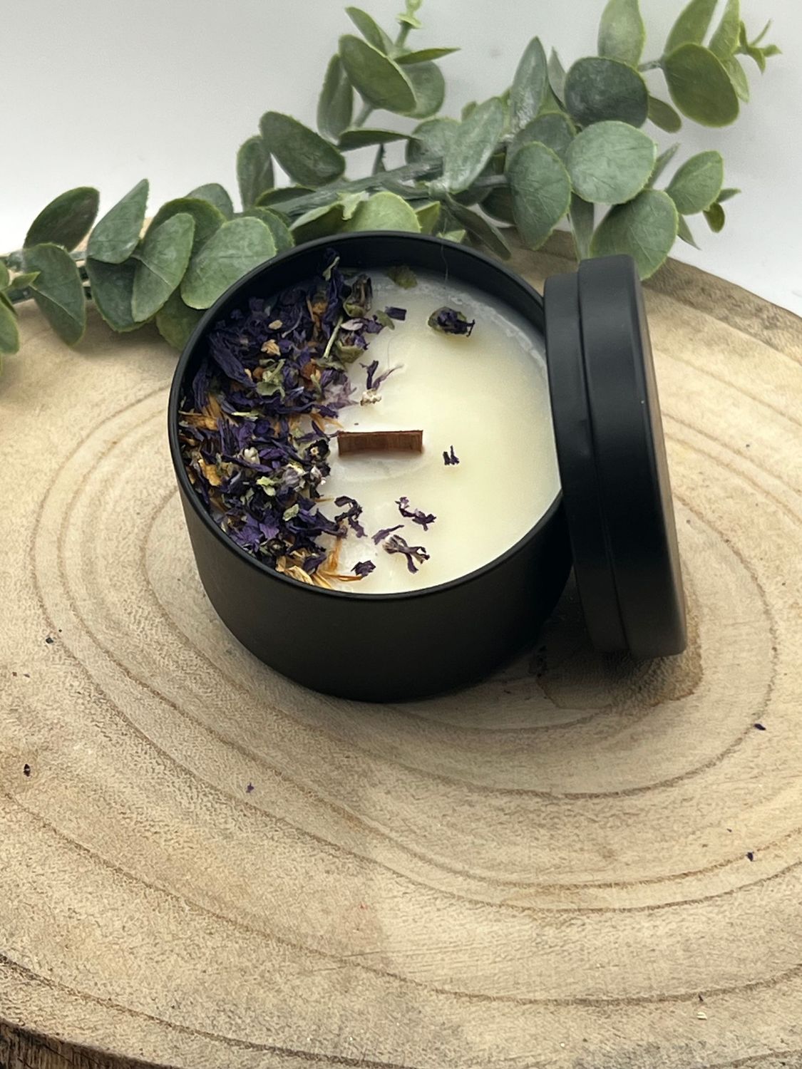 Honig Lavendel- Duftknisterkerze Black Beauty