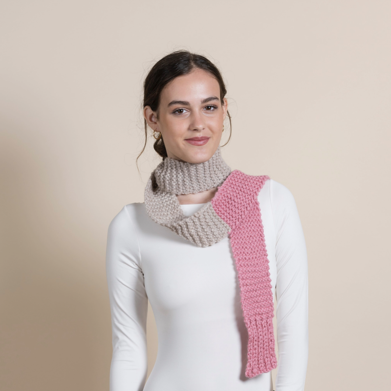 Bi-colour knit scarf