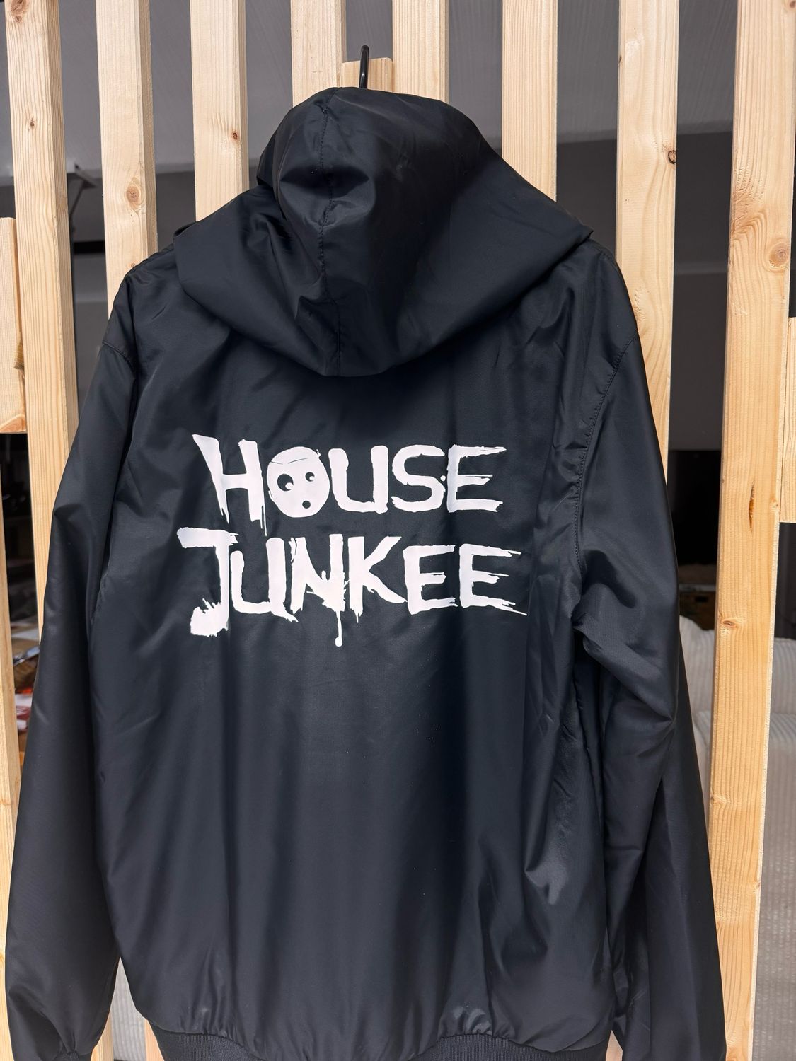 Housejunkee Windrunner