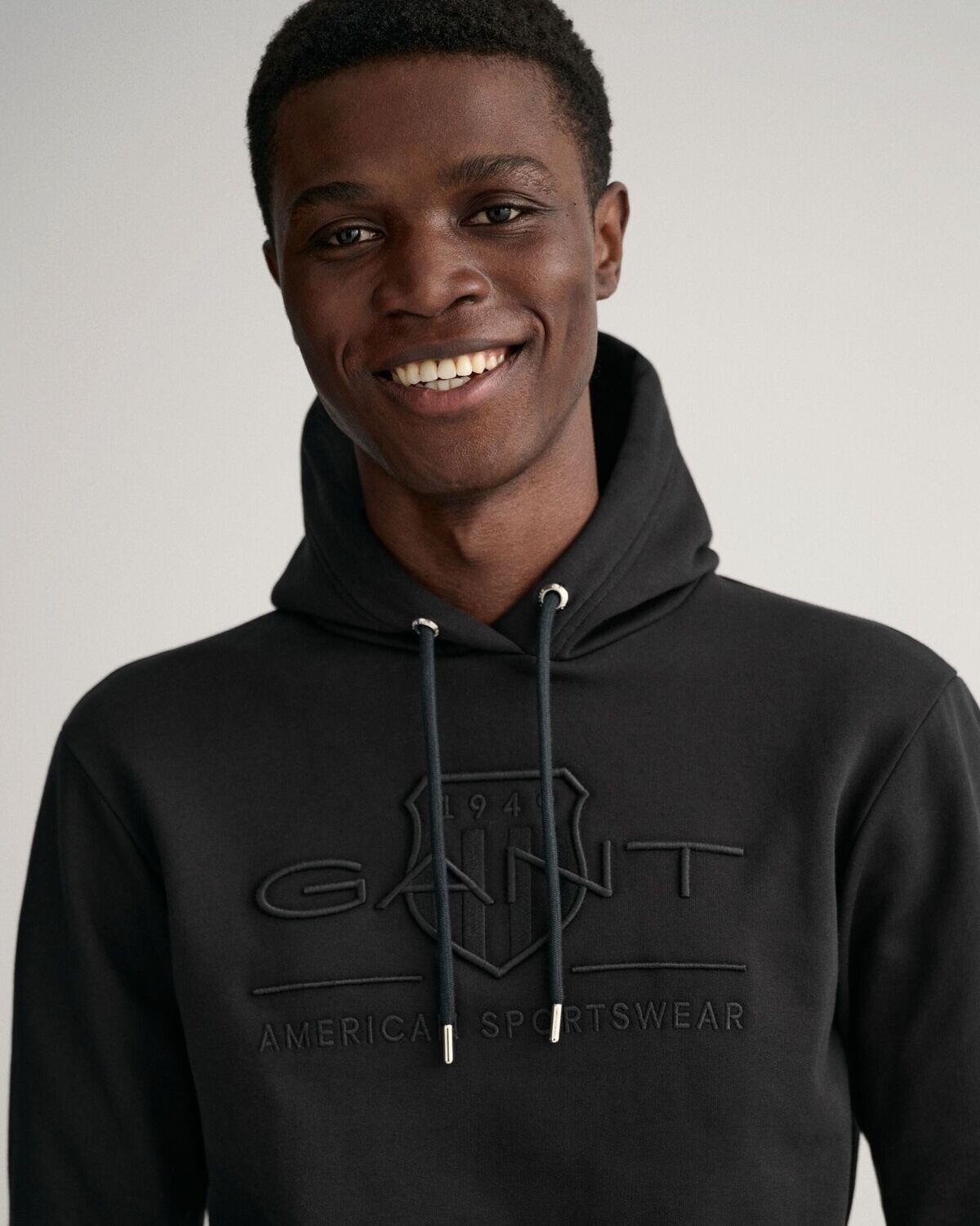 FELPA TONAL ARCHIVE BLACK GANT