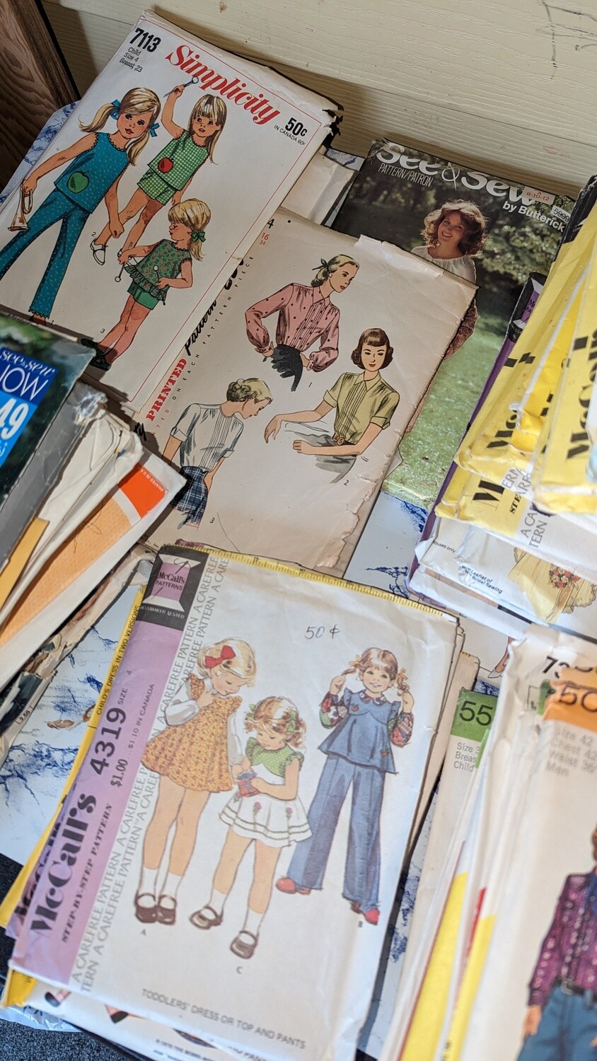 Lot of 6 vintage sewing patterns