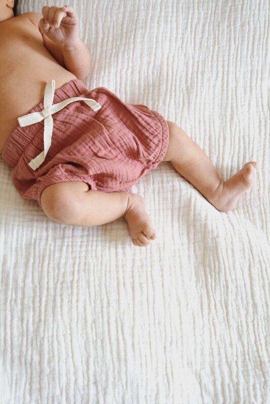 Babybloomers van 100% katoen mousseline

Roze

18-24 maand