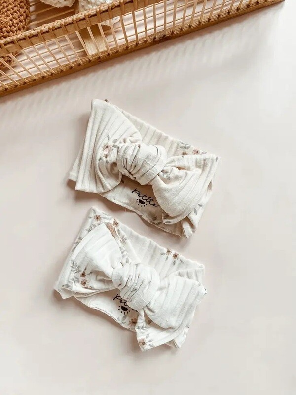 Haarband met strik. Vintage bloemen. Crème. 12-24m.