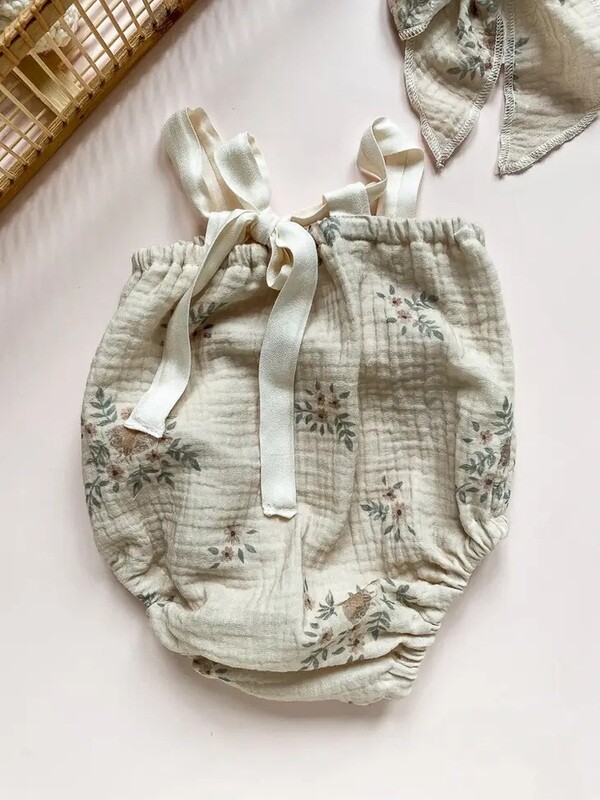 Rompertje/onesie vintage bloemen - pistache. 1-3m