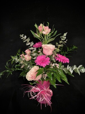 Bouquet de fleurs variées en vase 