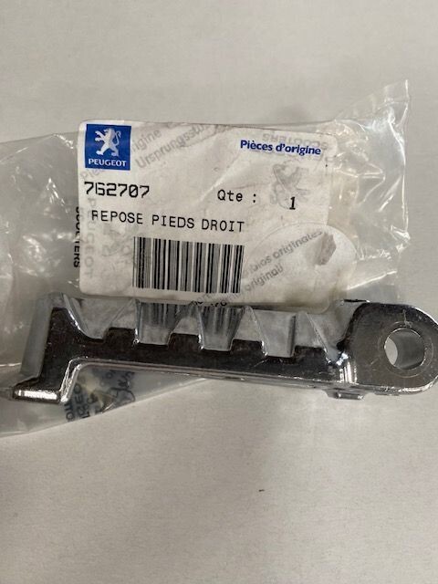 Repose pied droit Peugeot 50 Ludix
