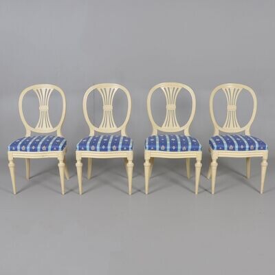 Stühle im gustavianischen Stil