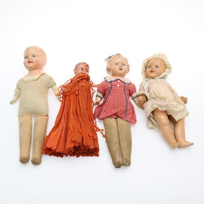 Verschiedene alte Puppen aus dem 19. Jahrhundert