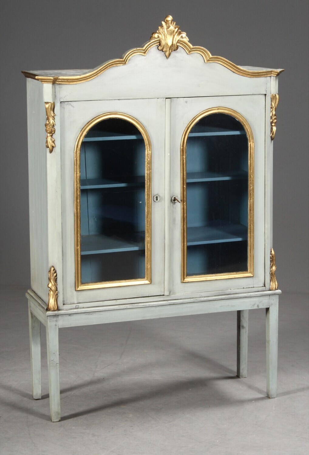 Vitrinenschrank der anderen Art von 1890