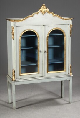 Vitrinenschrank der anderen Art von 1890
