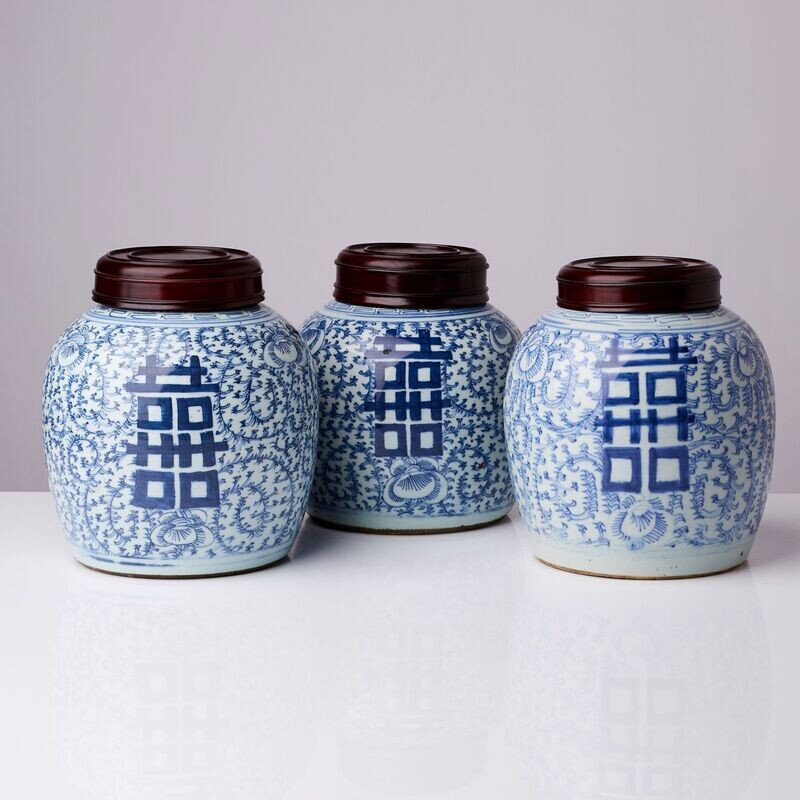 Kleine Sammlung von Ingwertöpfen aus China um 1850