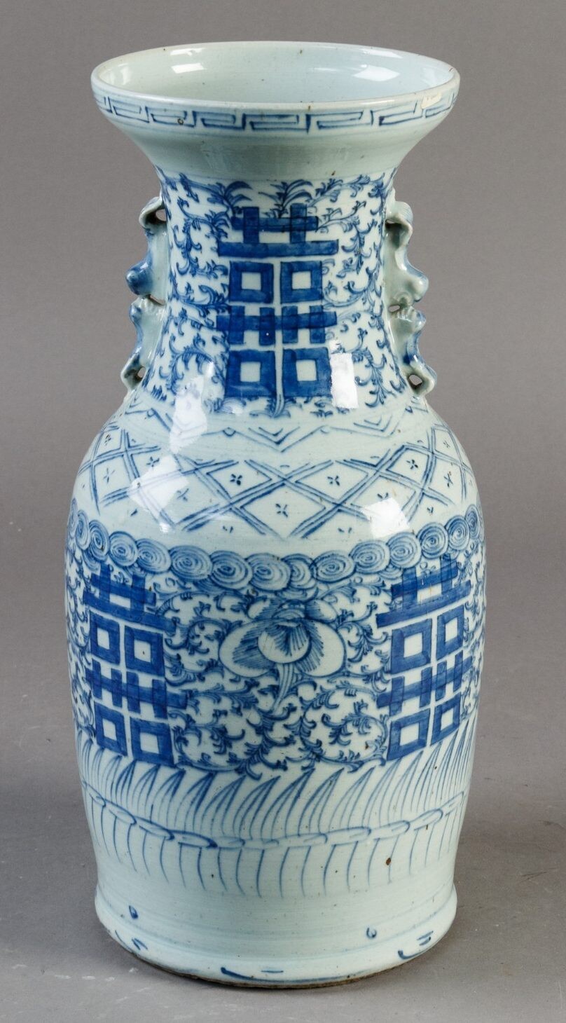 Chinesische Vase mit Glückssymbolen