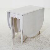 Folding table in an off-white version with rounded edges