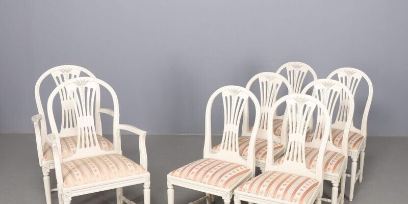 Chairs in Gustavian ear model
