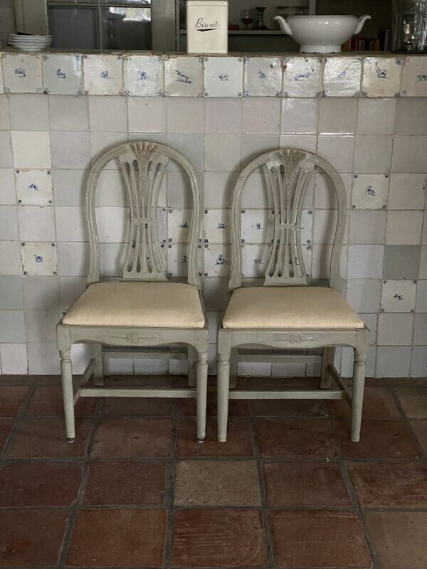 Pair of Gustavian chairs from 1820 in original condition