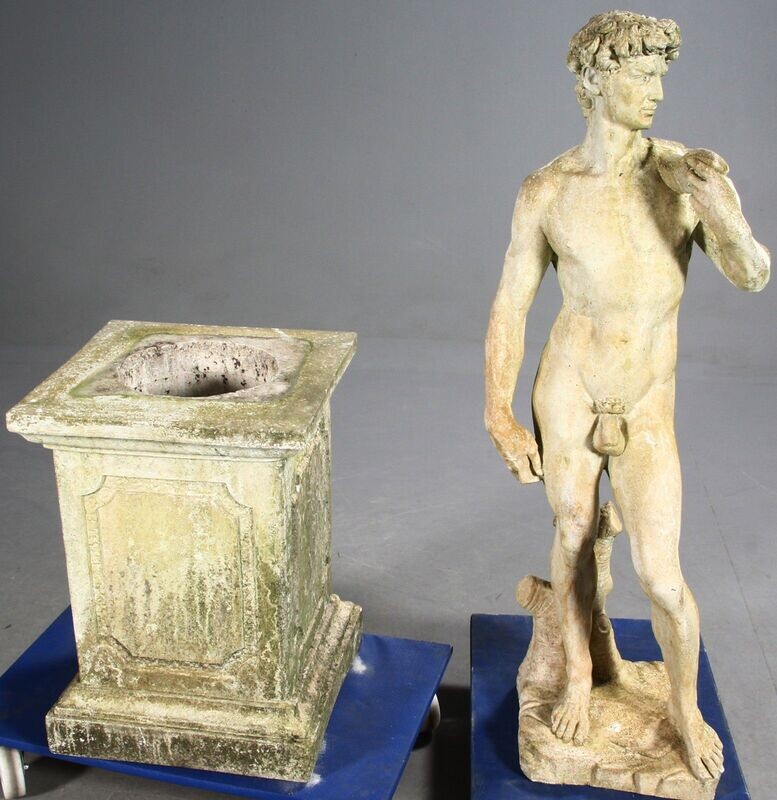 Massive Gartenstatue auf Sockel - "König David"