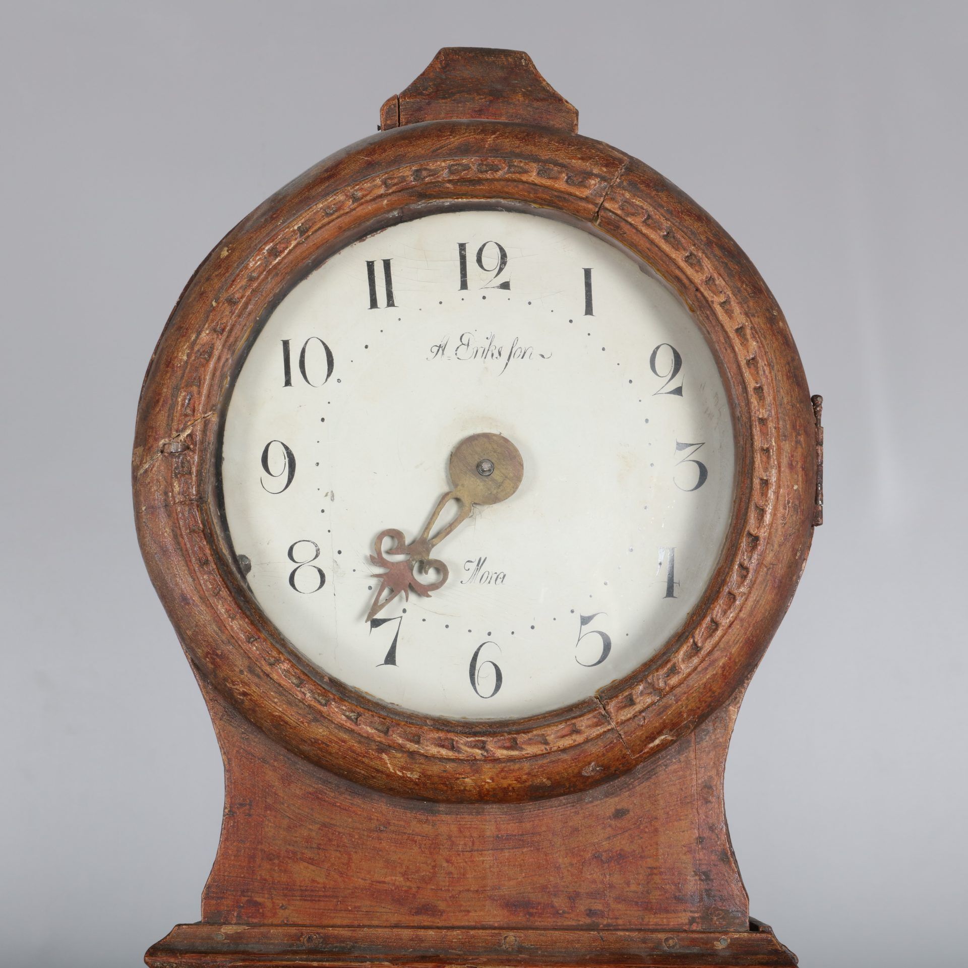 Marmorierte Einzeiger-Standuhr aus Mora mit Signatur aus dem 17. Jahrhundert