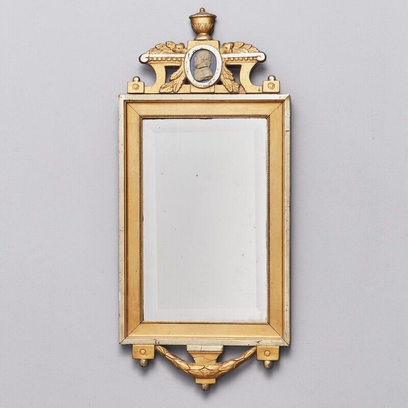 Gustavianischer Spiegel mit Gemme um 1900