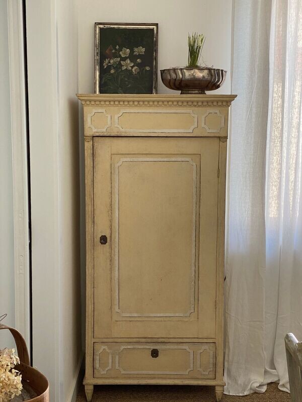 Dielenschrank mit tollen Details von 1860