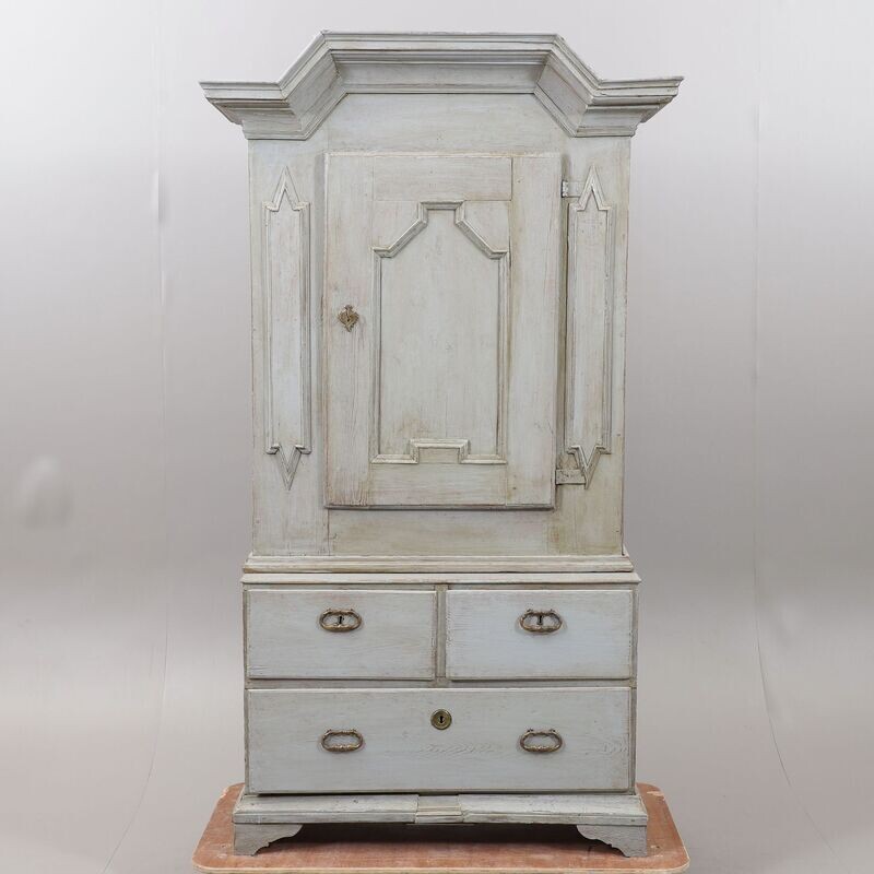 Gustavianischer Schrank in original Fassung