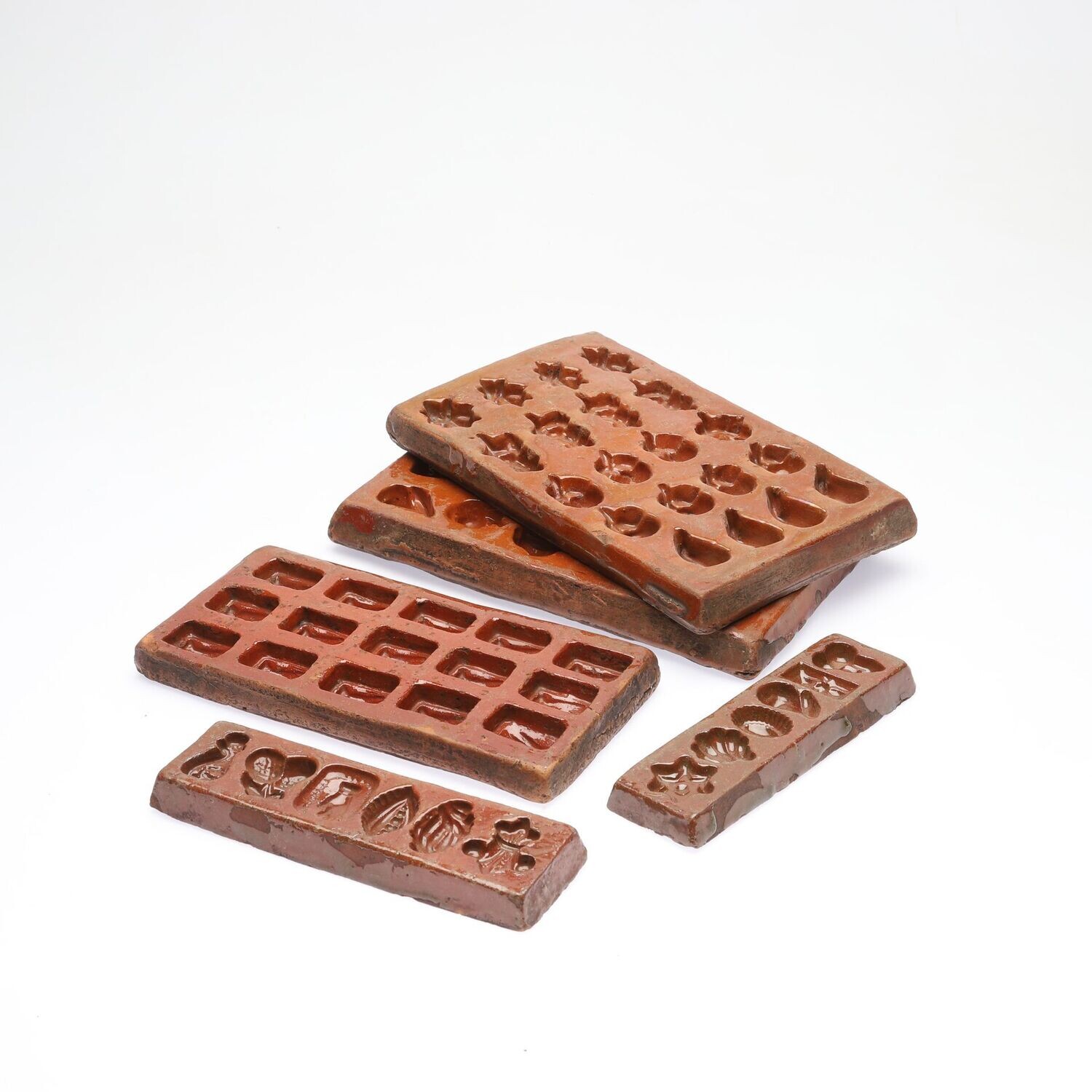 Konfekt- Schokoladenformen aus Keramik aus dem 19. Jahrhundert