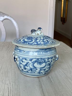 Altes China mit besonderem Deckel
