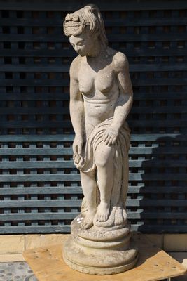 Gartenstatue einer Frau um 1900